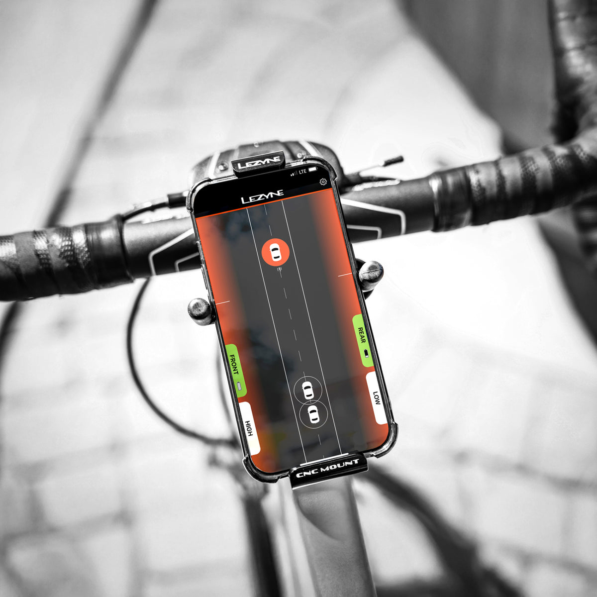 Juego de luces Lezyne Radar React StVZO con sistema de radar de detección de vehículos, Delantera 500 / Trasera 100 lúmenes, Y19