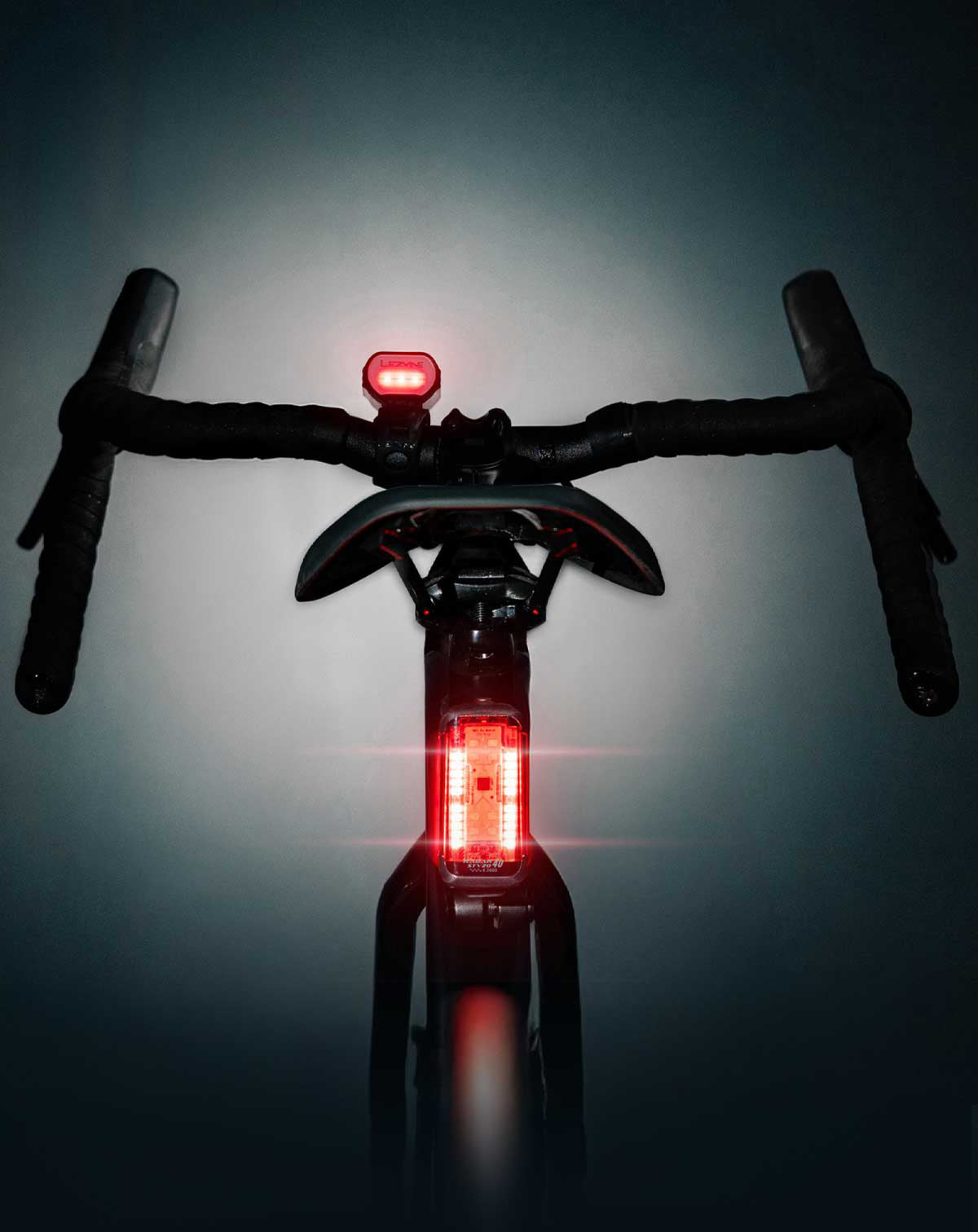 Luz trasera de radar Lezyne StVZO Detección de vehículos, 100 lúmenes BT, ANT+, Compat. App/GPS, USB-C, Y19